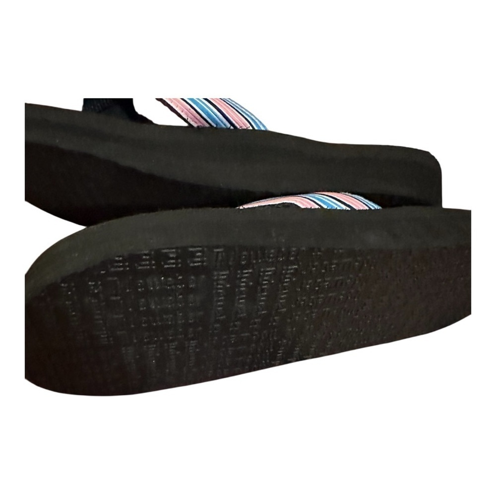 NWOT Striped Flip Flops with Starfish Detail - Picture 2 of 2